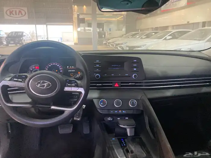 وصول عدد سيارتين كونا 2021 و2022 بانزين 12