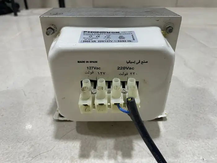 محول كهرباء 110 الى 220 والعكس 2000 فولت أسباني 1