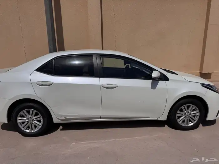 Toyota Corolla 2018 Excellent Condition 2nd Owner Executive 2