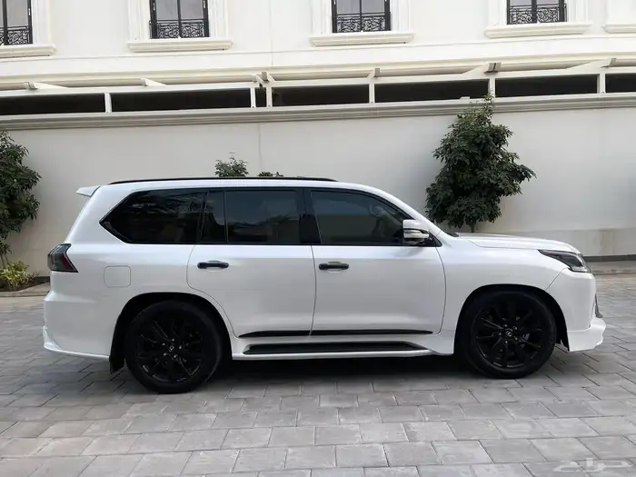 لكزس LX570 بلاك اديشن 4