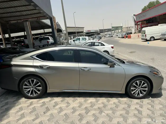 لكزس ES 350 2021 الكويت وارد الساير تيتانيوم 4