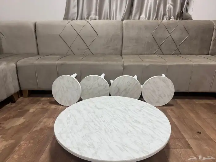 طاولات للبيع 0