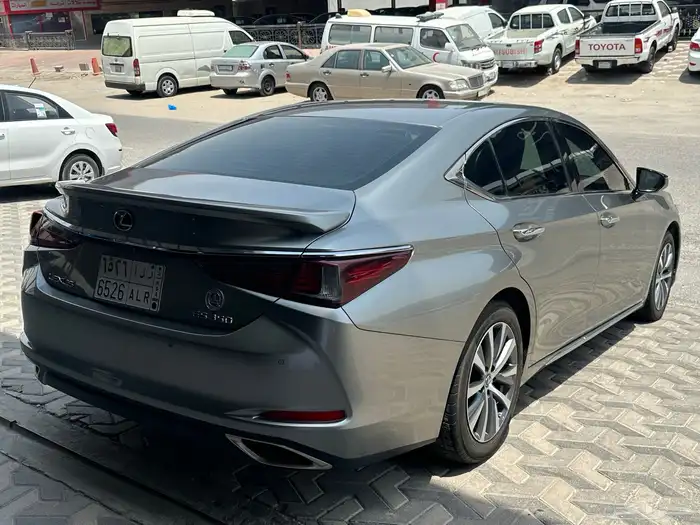 لكزس ES 350 2021 الكويت وارد الساير تيتانيوم 5