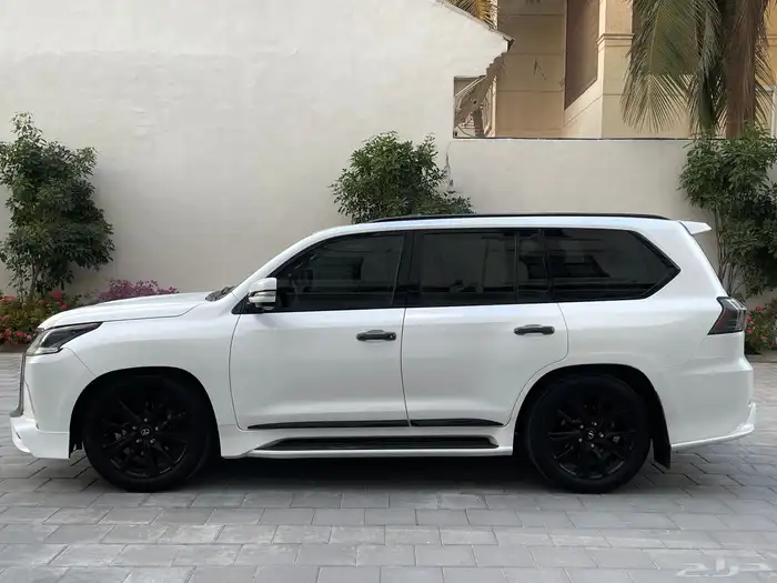 لكزس LX570 بلاك اديشن 6