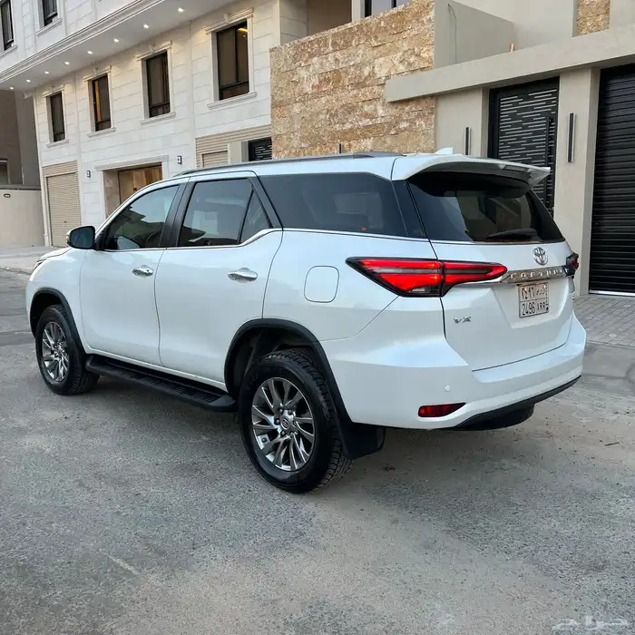 فورتشنر 2023 ديزل محرك 2800 مالك واحد بحالة الوكالة . 6