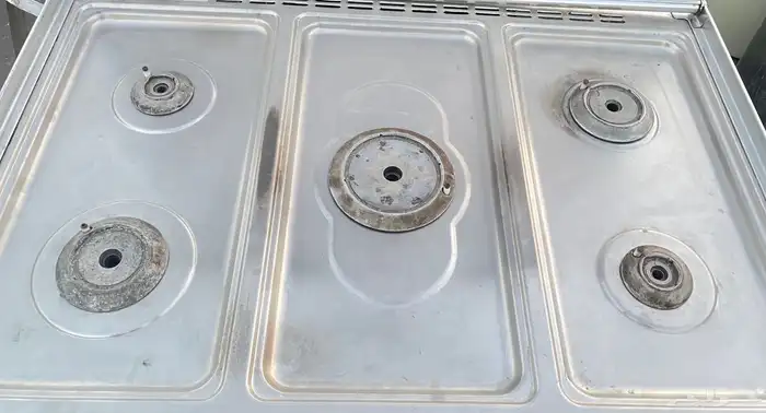 فرن المتبولي شغال ونضيف وكل أغراضه موجوده 0