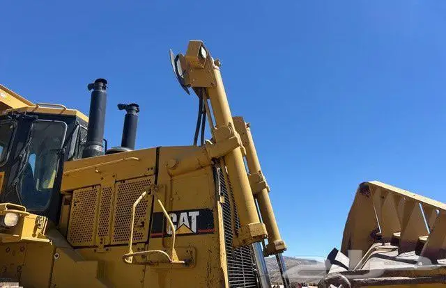 للبيع بلدوزر كتربلر حجم D10R 15