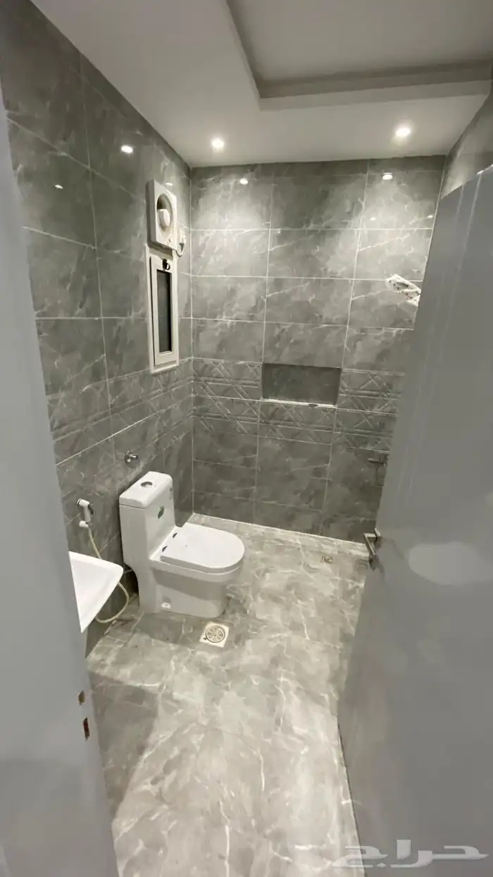 شقه 5 غرف للبيع جديده 12