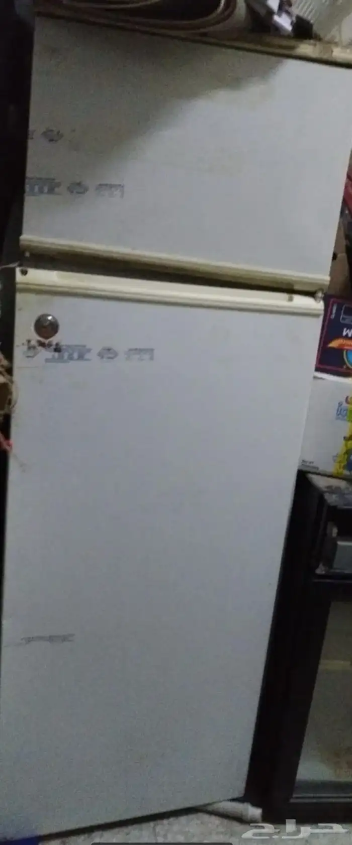 ثلاجه كبيره وصغيره ما فيهم اي خرب ويبردن بقوه 0