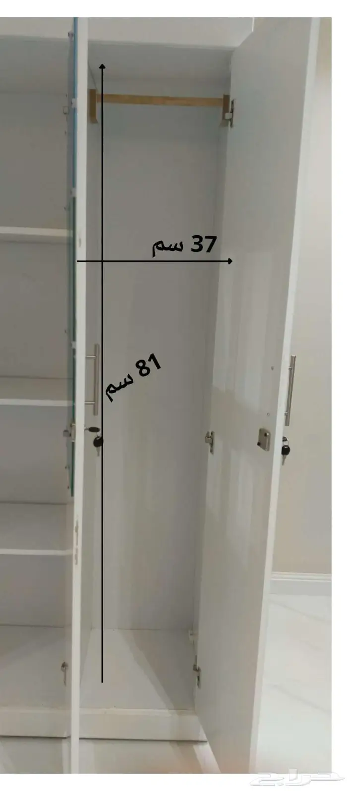 دولاب 3 أبواب وكرسي مكتب (للبيع معا أو منفصل) 3