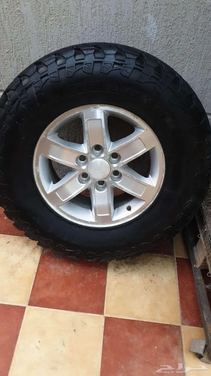 كفرات نص حجرية مع جنوط GM 5