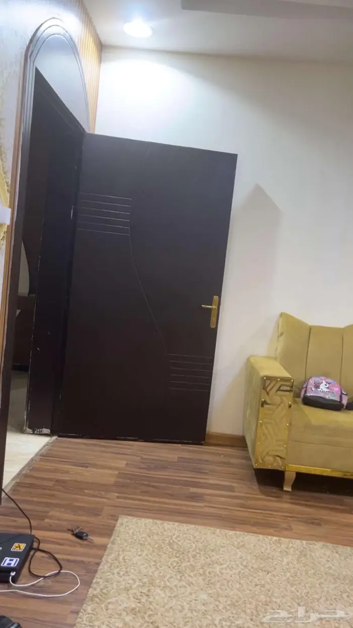 كنب للبيع 16 متر مع عدد 2 باب الخشب 2