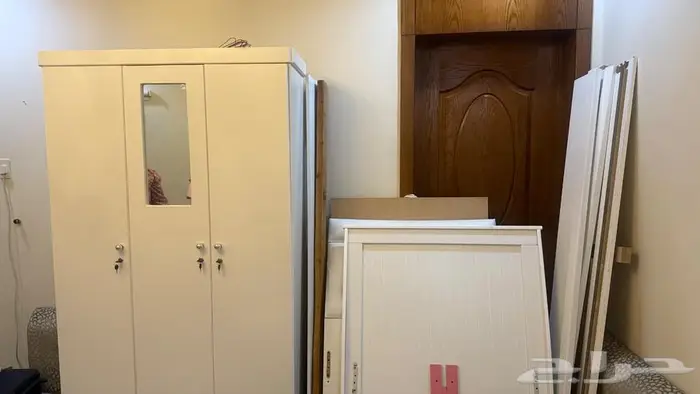2 دولاب ثلاب ابواب و2 سرير نفر 0