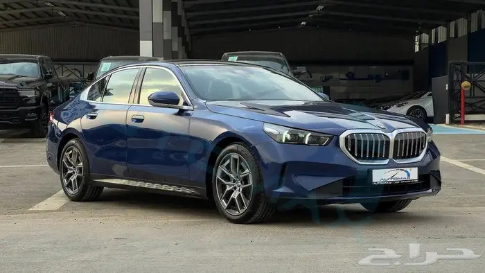 2025 BMW 5-SERIES 520i 2.0T RWD GCC 0Km 3