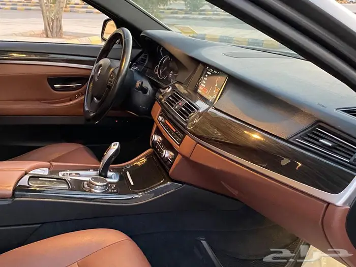 بي ام دبليو 520i 2016 بحالة ممتازة 31