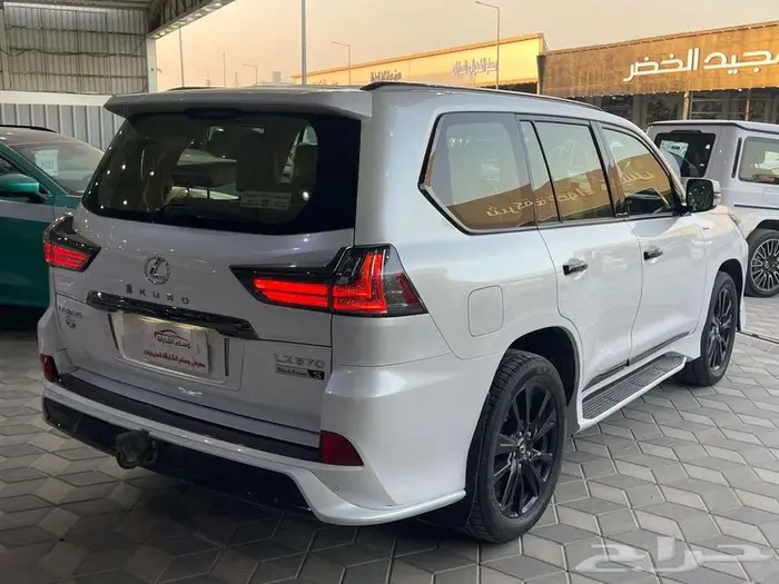 لكزس 2019 LX570 بلاك ايديشن 4