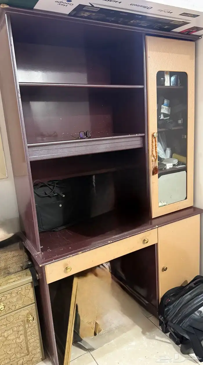 سرير و دولاب و كومود ومكتبه للبيع بدون عيوب - فقط خدوش بسيطه 2