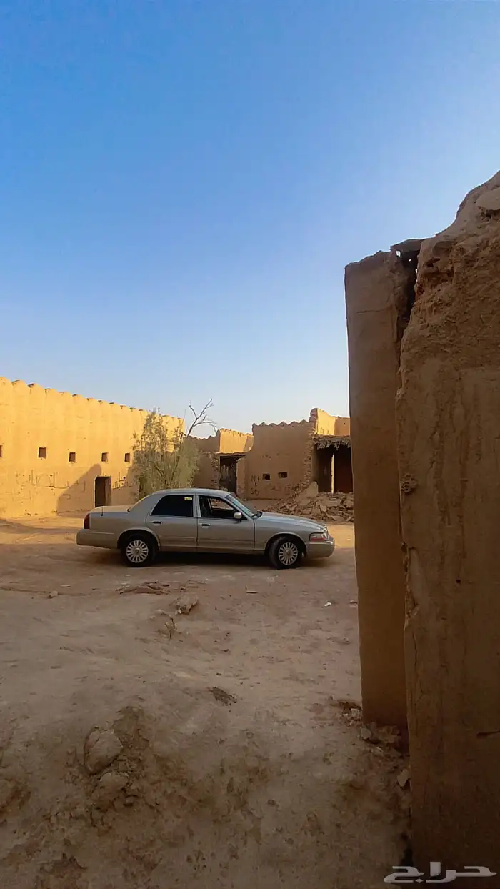 للبيع قراند ماركيز موديل 2005 امريكي 0