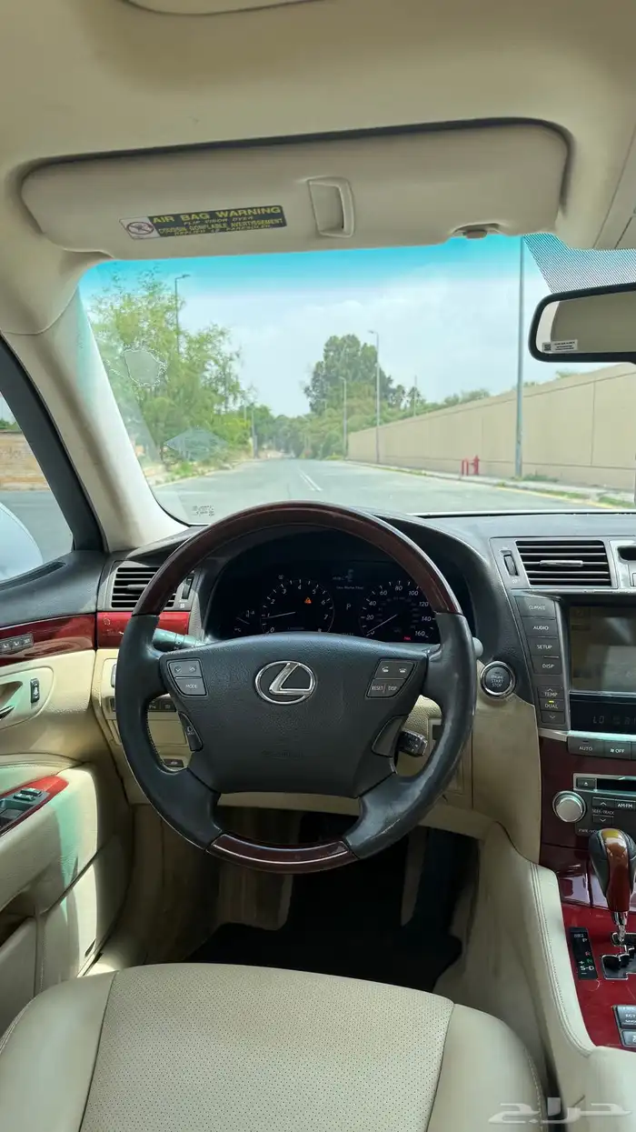 اعرض سيارة نوع لكزس L460 موديل2010 10