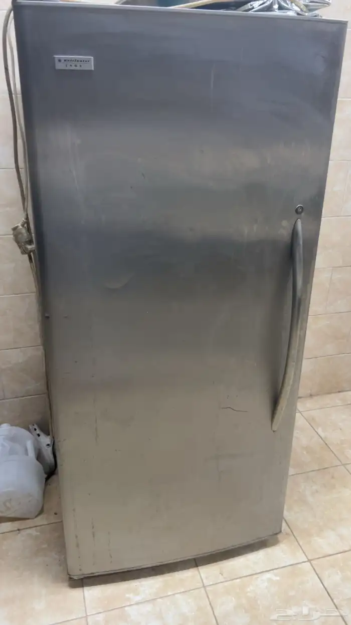 ثلاجه وحده فليزر والثانيه تبريد كنفليتر جفاليه بحاله ممتازه 0