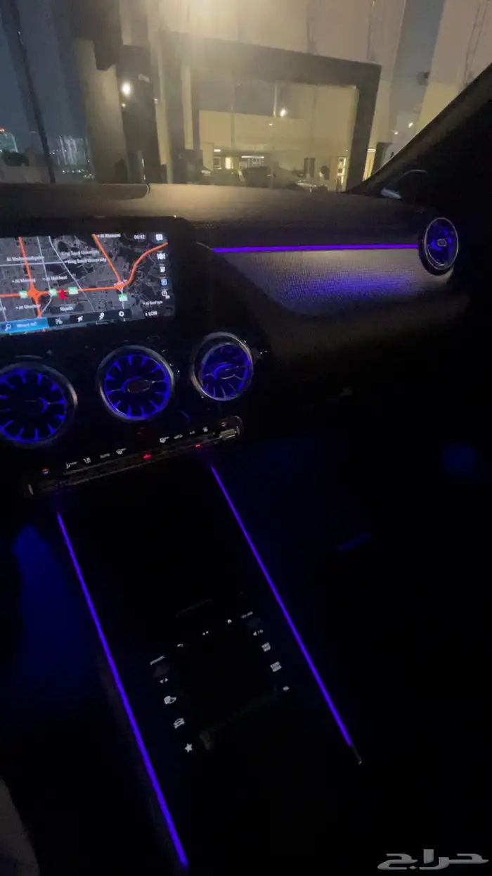 جيب مرسيدس جفالي EQA كهربائية 12