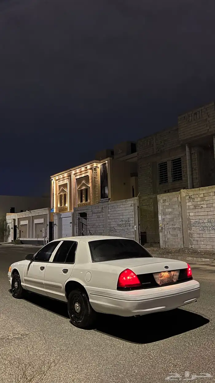 فورد بوليسي ممشى قليل 2003 4