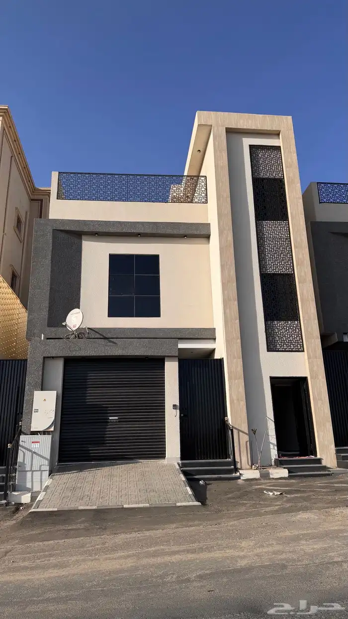 للبيع روف علوى مع ملحق من 670 الف حى الوسام بالخميس 1