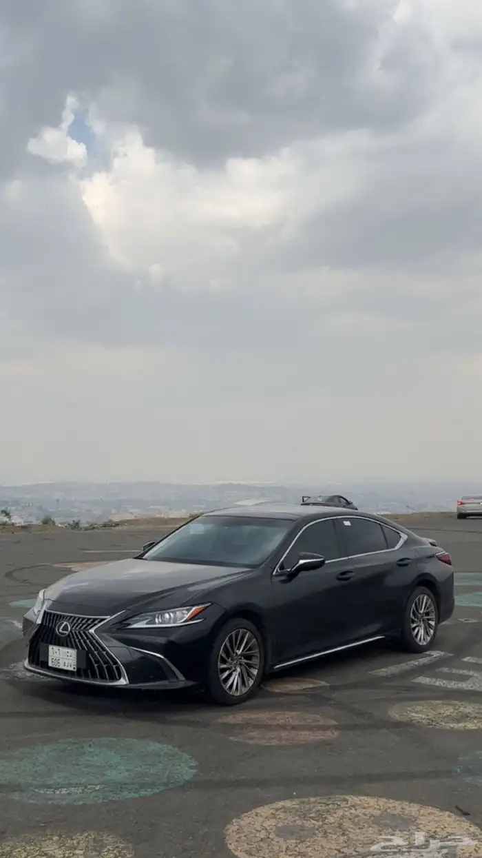 لكزس es350 2023 اسود 9