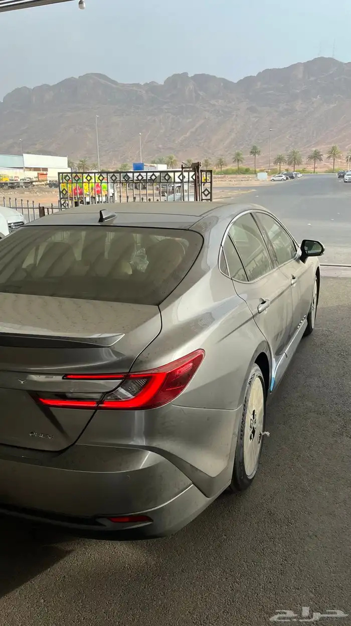 كامري هايبرد 2025 LE 4