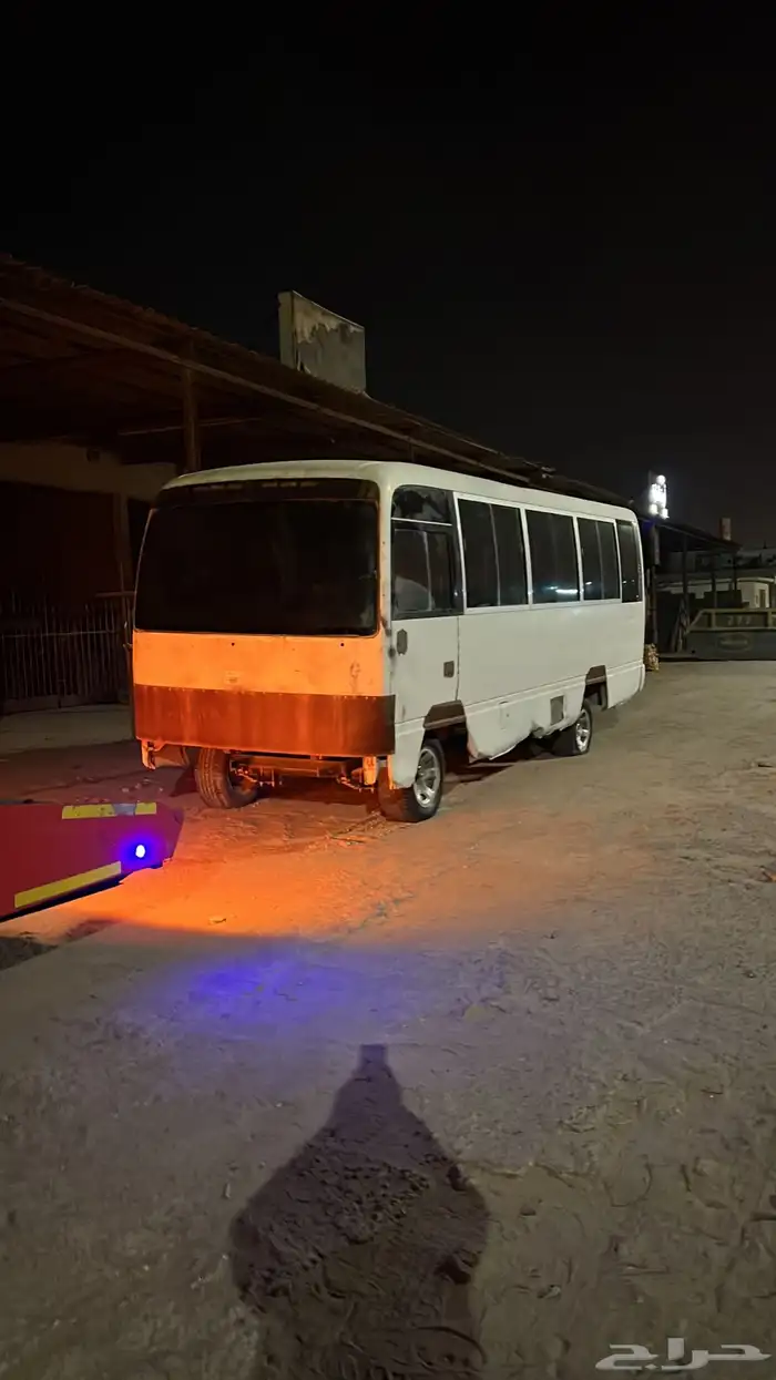 للبيع هيكل باص مجهز داخلي فود ترك او عزبه 0