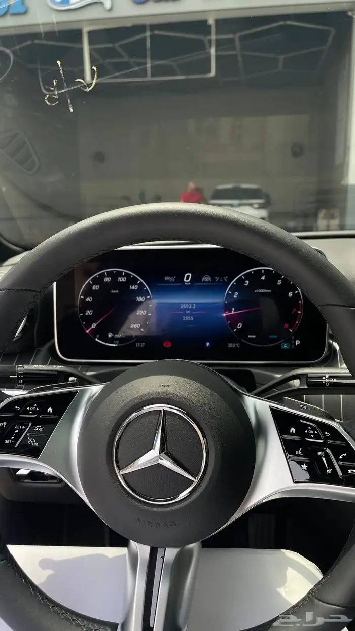 مرسيدس شبه جديدة C300 2024 6