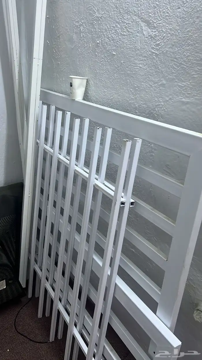 سرير نظيف جدا بالمرتبه للبيع لدواعي السفر 0