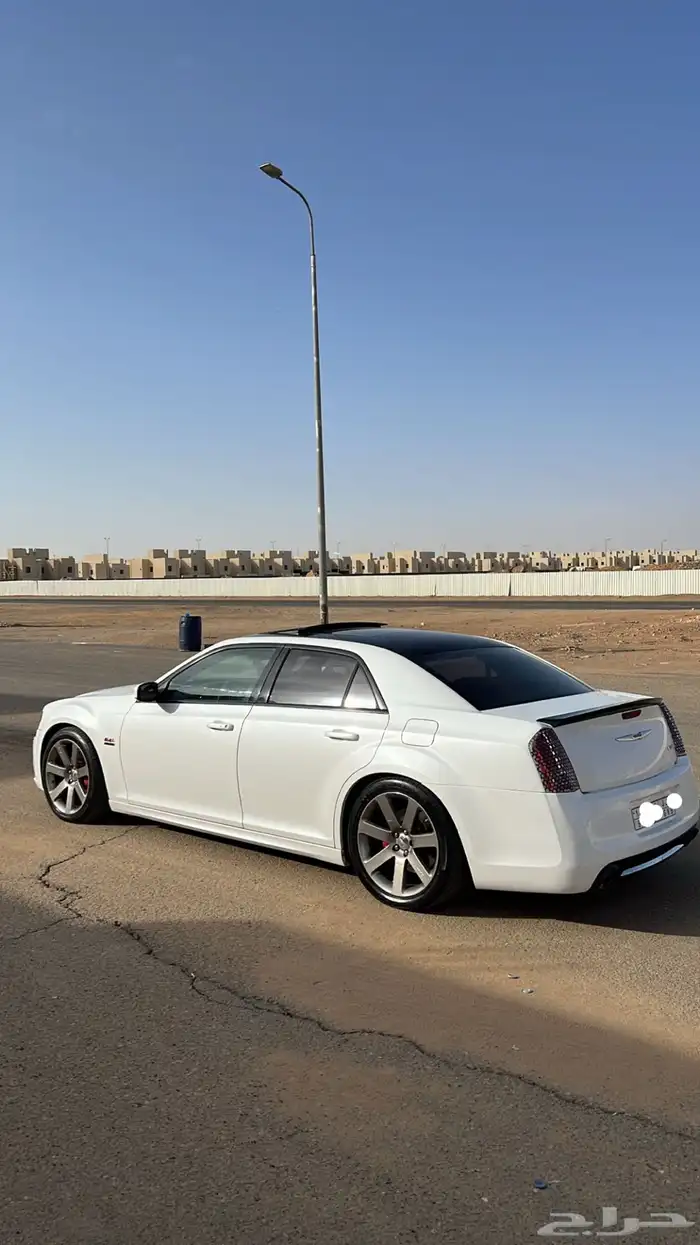 للبيع كلايزلر srt 2013 نظيف 1