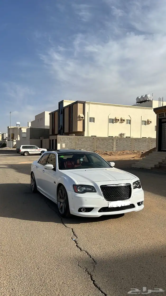 للبيع كلايزلر srt 2013 نظيف 2