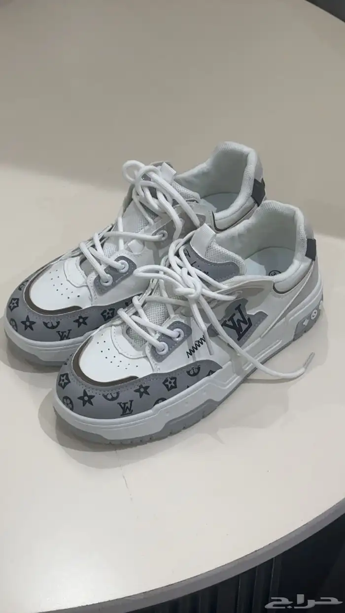 شوز LV 0