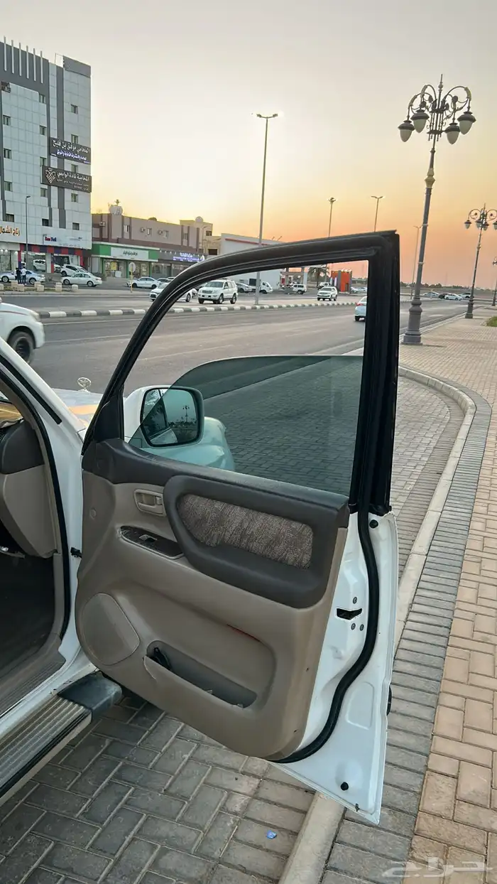 صالون لاندكروزر 2001 6