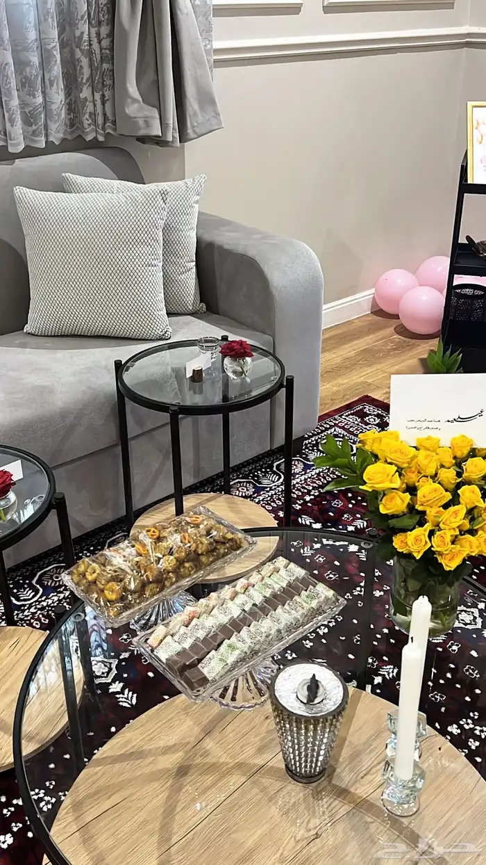 طاولة زجاج بحواف اسود حديد 0