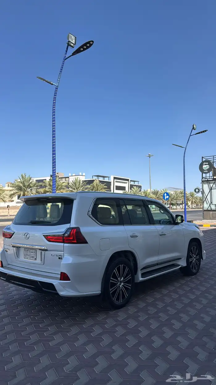 لكزس LX570 موديل 2018 عداد 175 ألف 4