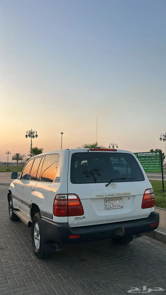 صالون لاندكروزر 2001 3