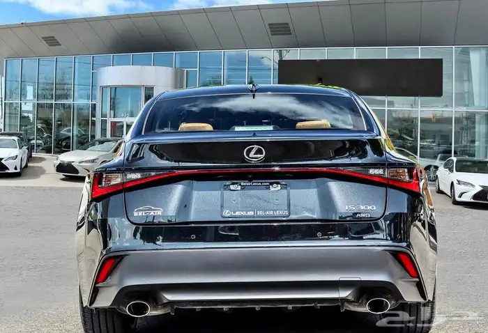 للبيع لكزز IS300 موديل 2023 - AWD ممشى قليل وارد كندا 3