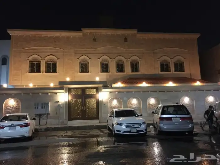 فيلا مع 3 شقق للبيع بحي القصواء 0