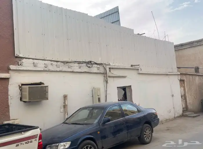 للايجار سكن عزاب 8 غرف بالكامل بحي منفوحة التفاصيل بالصوره 0