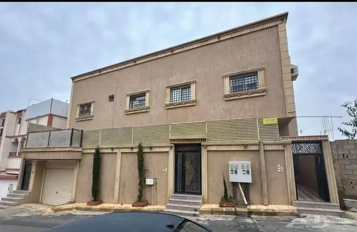 عمارة للبيع مكونة من دور وبدروم وثلاث شقق 0
