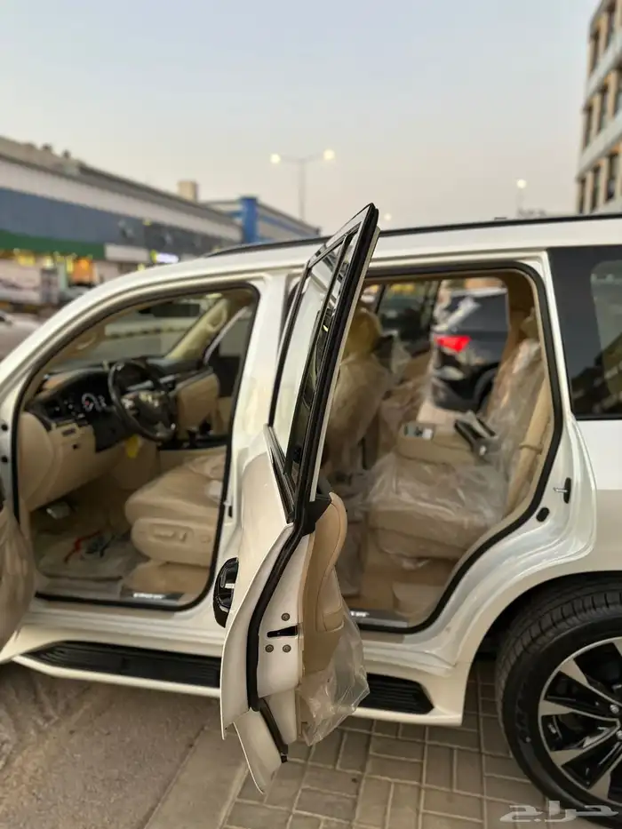 2020 جيب لكزس بلاك اديشن LX 570 شبه الوكالة نظيف جدا 10