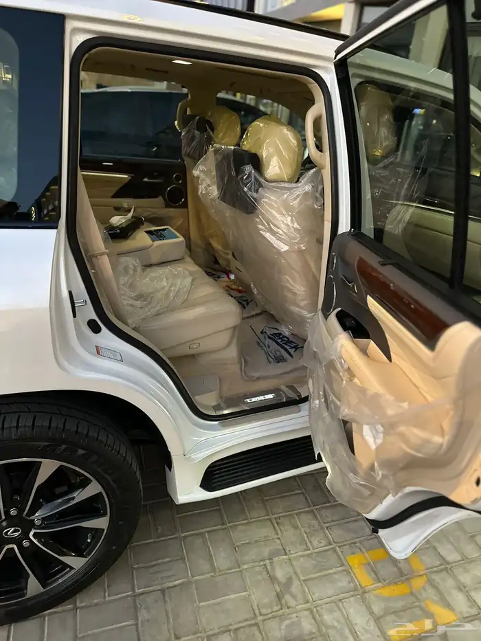 2020 جيب لكزس بلاك اديشن LX 570 شبه الوكالة نظيف جدا 12