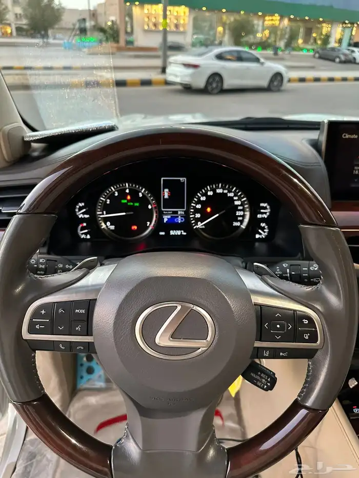 2020 جيب لكزس بلاك اديشن LX 570 شبه الوكالة نظيف جدا 7