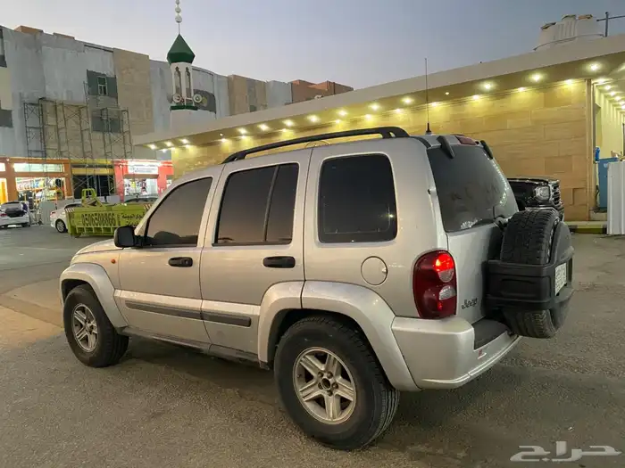 جيب شيروكي لبرتو2005مديل يوجد في الصوره معلومات ولوحة مميزه 0