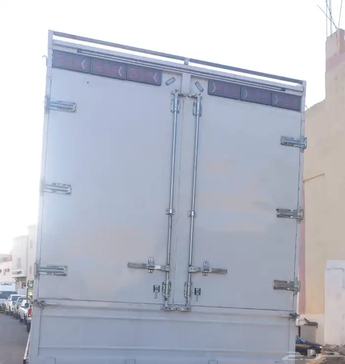 يوجد صندوق ديانه 6 متر جديد كامل 2