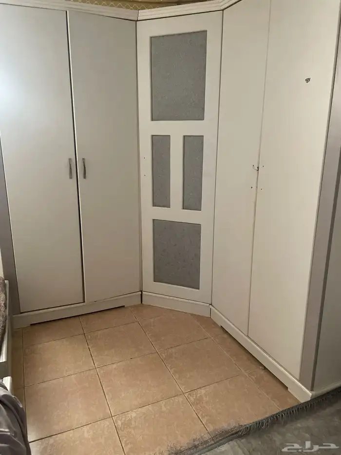 دولاب زاويه نظيف وجديد 0