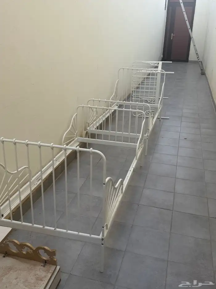 للبيع ادرج ملابس واسرة 0